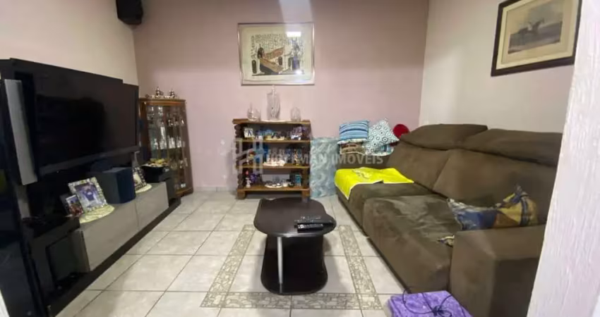Casa com 3 quartos sendo deles 1 suíte e 1 banheiro, 2 vagas à venda - olímpico