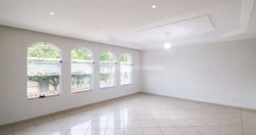 Casa para locação com 02 dormitórios e 02 vagas no bairro santa maria