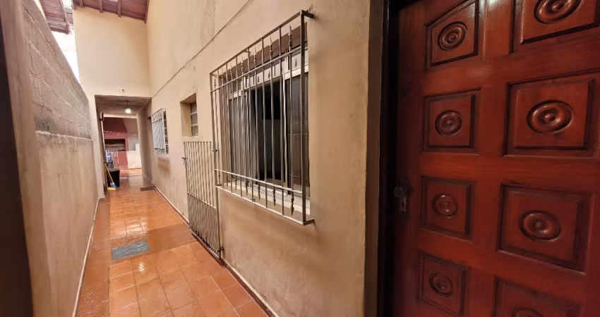 Casa Assobradada à Venda com 3 Quartos e WC no Jardim Marek