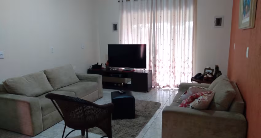 Sobrado à Venda com 4 Quartos e WC's no Jardim Marek, Santo André, SP