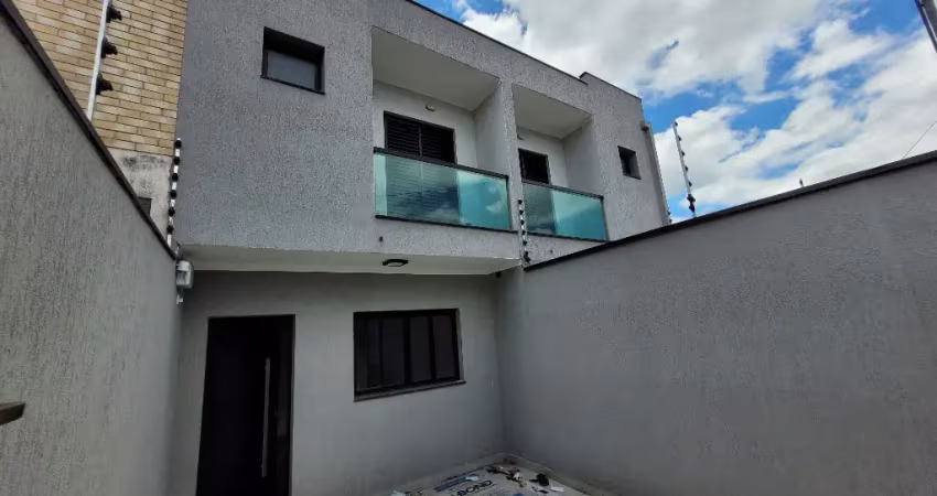 Sobrado novo à venda com 2 quartos e 3 wc's em santo andré, sp.
