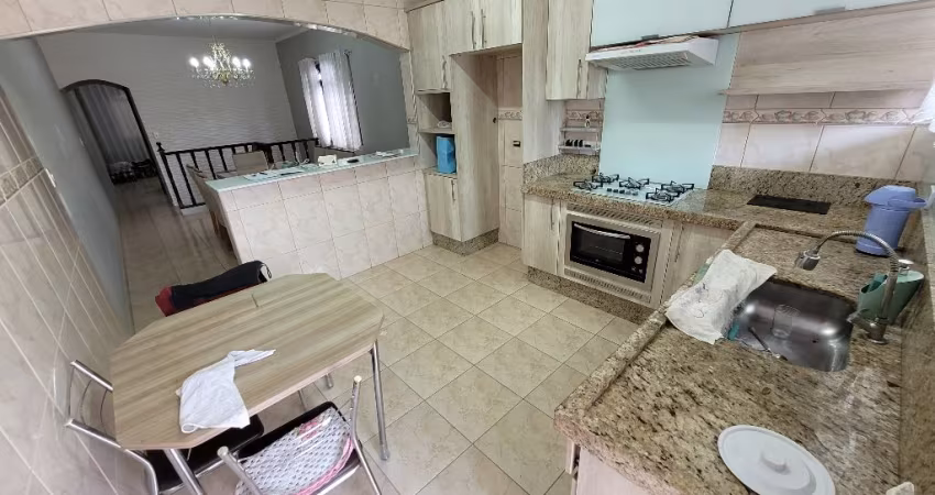 Casa à Venda com 3 Quartos e 3 WC's na Cidade São Jorge, Santo André, SP