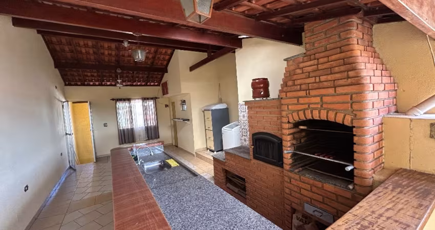 Casa à Venda com 3 Quartos e 4 WC's no Parque Marajoara, Santo André, SP