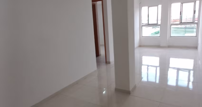 Alugo Lindo Apto em Candeias. Na Av. Bernardo Vieira de Melo em Candeias. 2 quartos,  sendo 1 suíte. 1.800. 1 vaga de garagem. Agende uma visita 81.99990-8717.