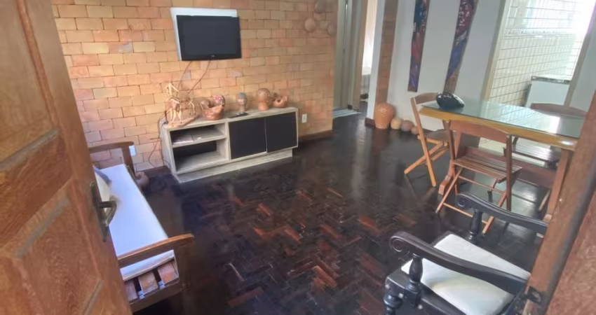 Alugo Apto Mobiliado com 2 quartos sendo 1 suíte ! Sala para 2 ambientes ! Todo decorado ! 1 vaga de Garagem. R$1.600,00.  Agende uma visita 81.99990-8717 WhatsApp GLEICIANE RAMALHO CRECI 14334.
