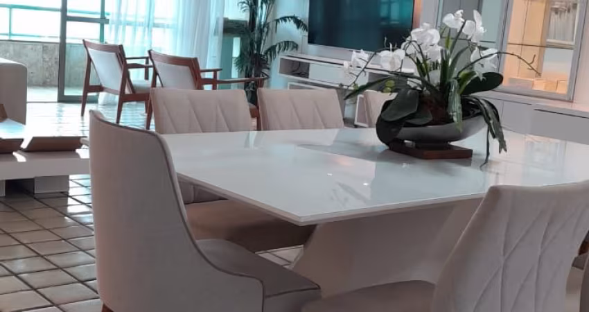 Alugo Apto no Edf. Castelinho - Mobiliado.  Av. Beira Mar de Boa viagem, andar alto, sala para 3 ambientes, varanda, 1 lavabo, 4 suítes todos com splits, rack, cortina, cama,  Dependência completa/coz