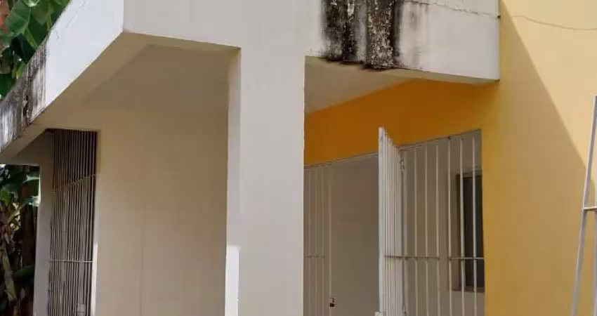 *alugo prive dúplex em candeias* rua josé mário de oliveira,  6577 por trás colégio viver sendo térreo varanda, sala p/ 2 ambientes, 1 wc social, cozinha com móveis planejados, área de serviço externa