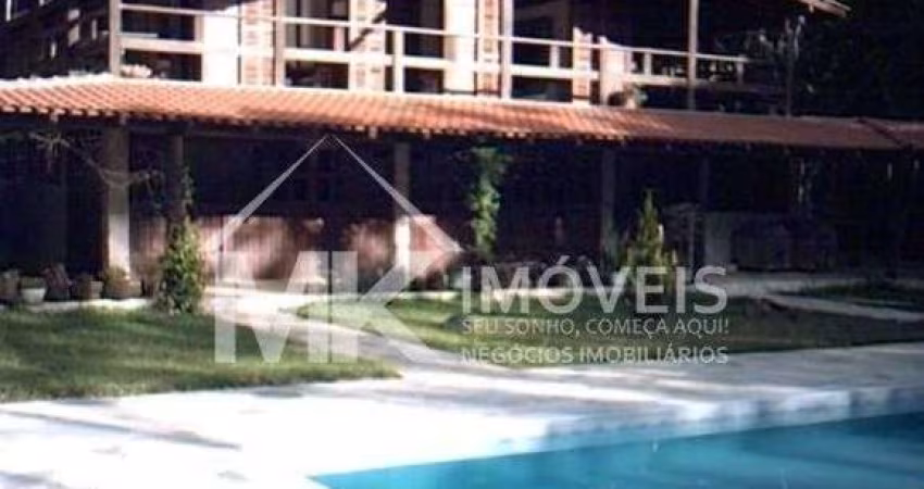 Terreno com Casa de Alto Padrão - Quatro Barras