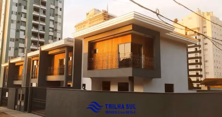 Casa com 3 quartos à venda na Henrique Jorge Vogelsanger, 276, América, Joinville