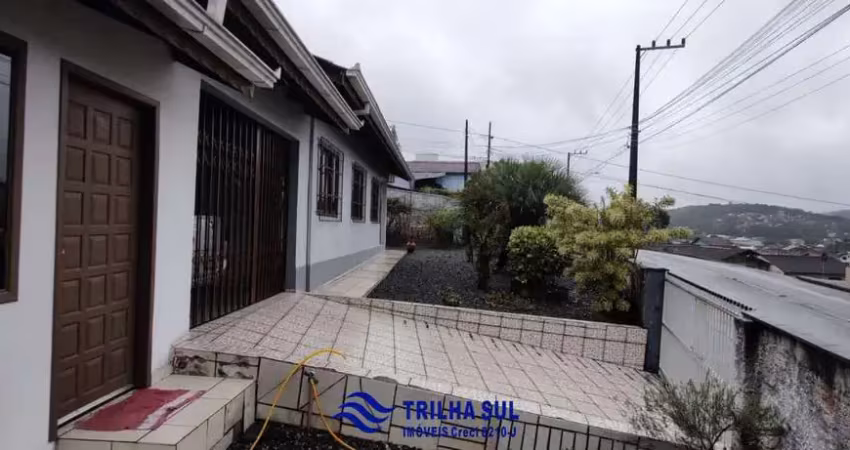 Casa com 3 quartos para alugar na Rua Palmeira das Missões, 481, Boehmerwald, Joinville