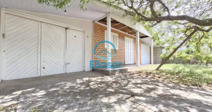 Casa de 03 dormitórios e 01 suíte - Próxima da praia