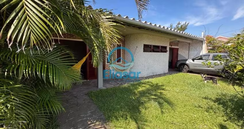 Casa 03 Dormitórios c/01 suíte - 4 quadras do mar