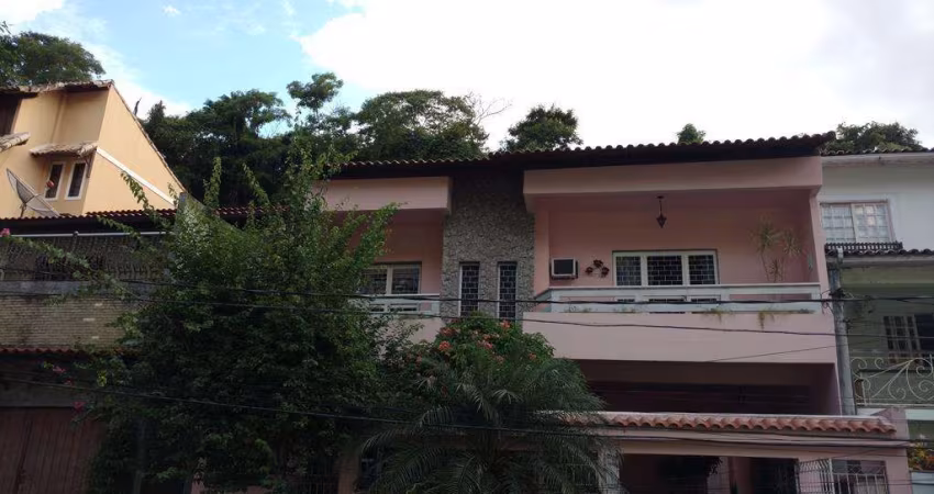 Casa com 4 dormitórios à venda, 248 m² por R$ 950.000,00 - Vila Valqueire - Rio de Janeiro/RJ
