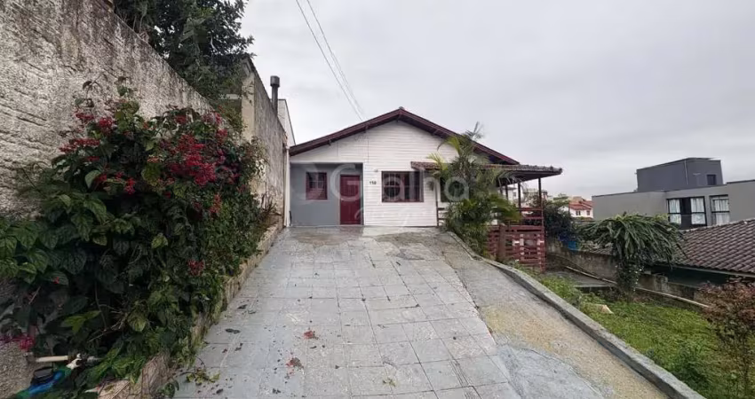 Casa com 4 quartos para alugar na Rua Professor Edmundo Acácio Moreira, 110, Trindade, Florianópolis