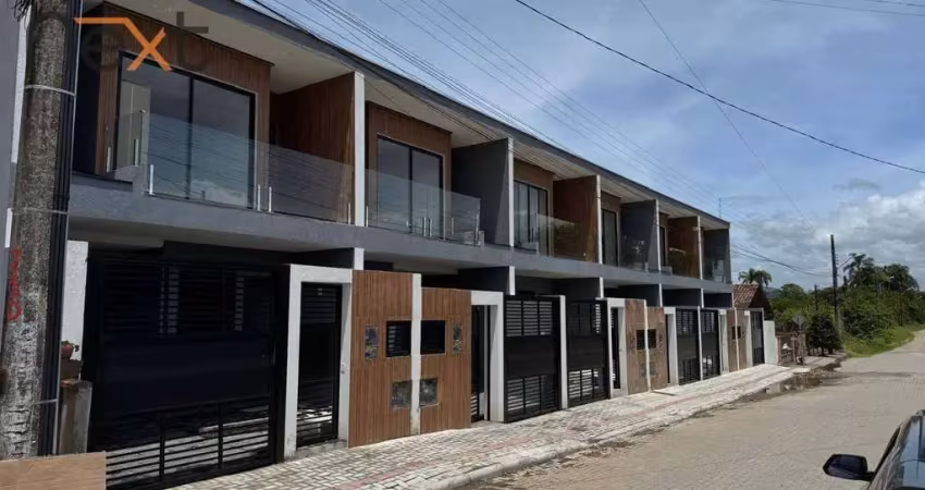 Sobrado com excelente acabamento no centro de balneário piçarras a 700 metros do mar.
