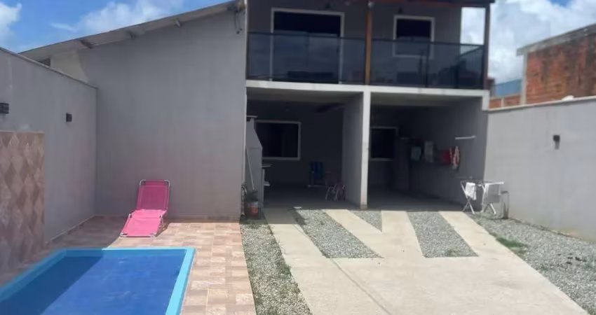 Duas casas em um terreno amplo – conforto, espaço e renda garantida