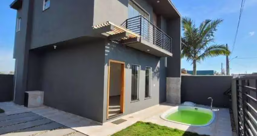 Sobrado moderno com piscina a apenas 900 metros da praia