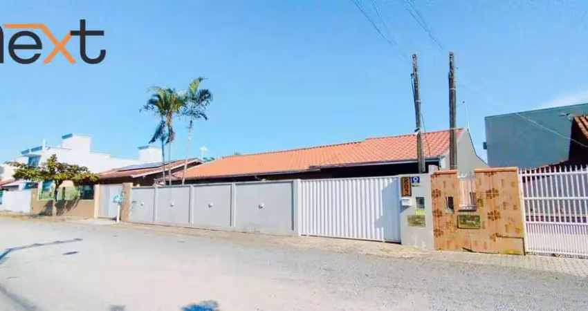 Linda casa na praia da armação, penha - seu paraíso com piscina aquecida!