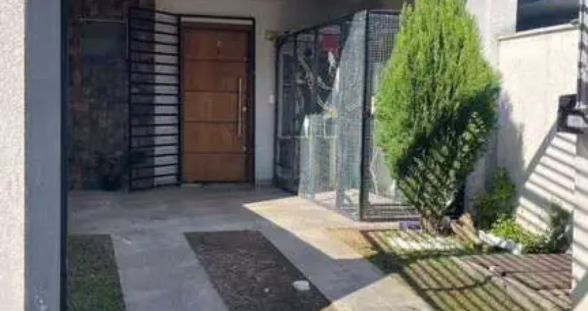 Sobrado mobiliado em piçarras: 2 suítes, living integrado e área gourmet!