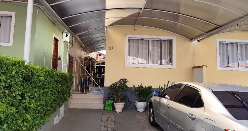 Linda Casa em Condomínio!!!