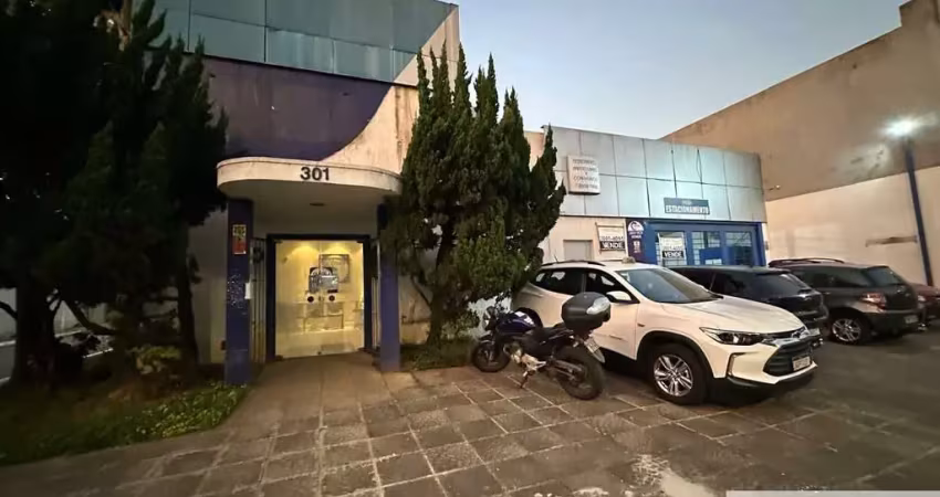 Vendo prédio comercial, com 726 mts, de terreno e 415 mts de construção