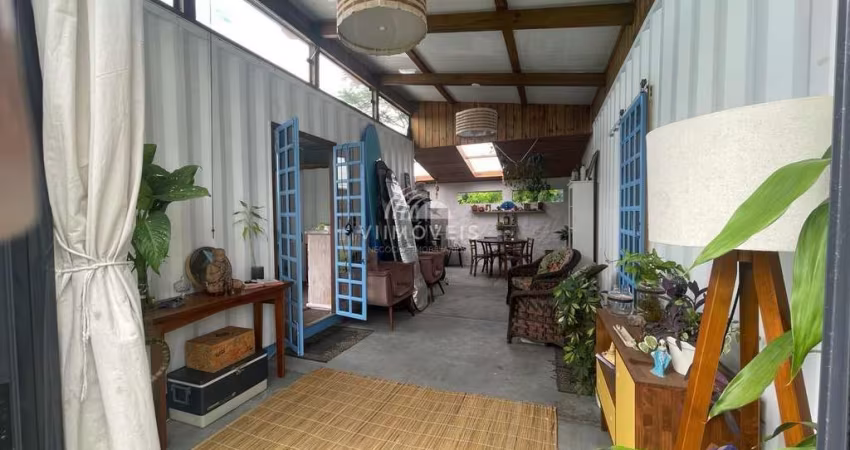 Casa para Venda em Florianópolis, São João do Rio Vermelho, 2 dormitórios, 1 banheiro, 4 vagas