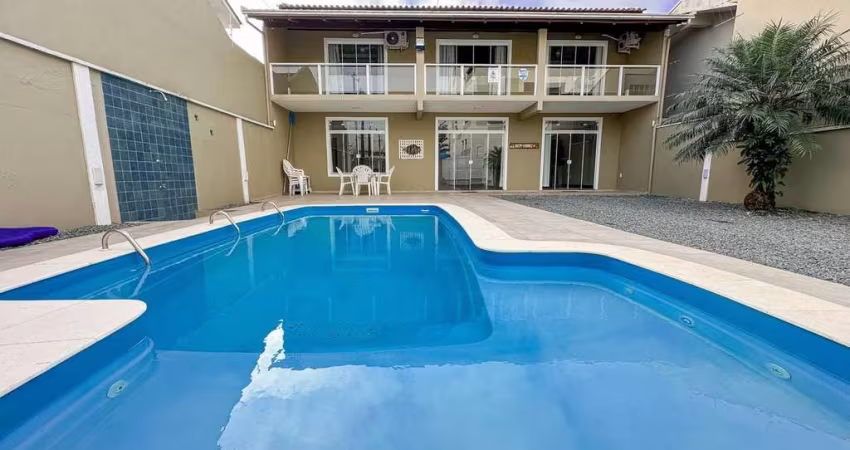 Casa para Venda em Balneário Piçarras, Itacolomi, 3 dormitórios, 1 suíte, 3 banheiros, 3 vagas