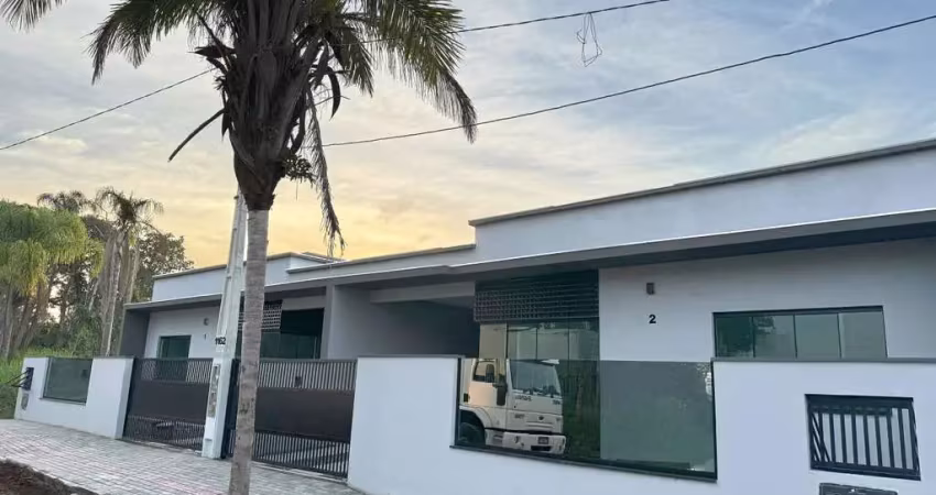 Casa para venda em balneário piçarras, itacolomi, 2 dormitórios, 1 suíte, 2 banheiros, 1 vaga