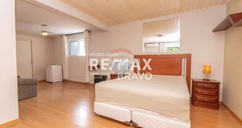 Sobrado com 240 m2 - 4 quartos (2 suítes) - 4 banheiros -3 vagas - Uberaba, Curitiba/PR
