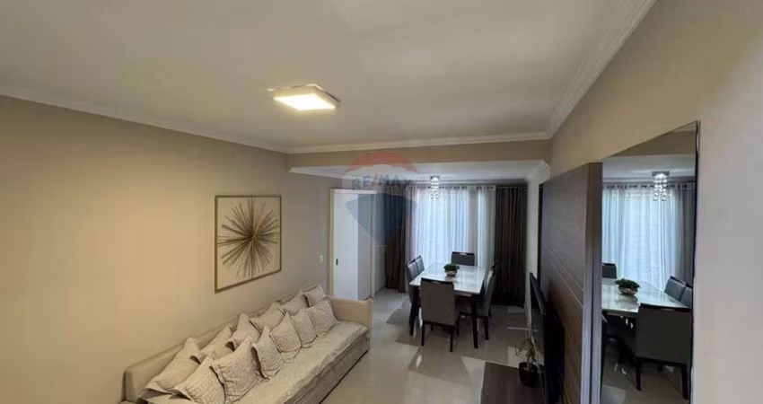 SOBRADO DUPLEX DE FRENTE PRA RUA, 120m2, SEMI MOBILIADO, NO BAIRRO XAXIM EM CURITIBA, COM 03 QUARTOS SENDO 01 SUÍTE, 03 VAGAS DE GARAGEM