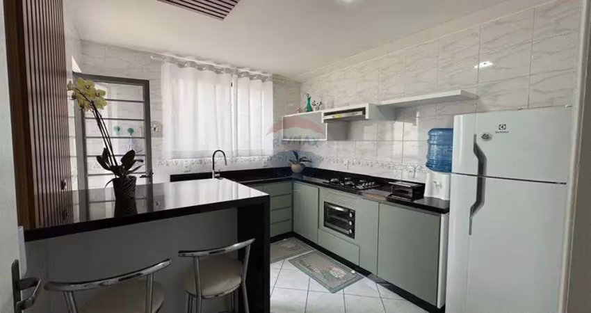 Casa em condomínio, com 03 quartos e 02 vagas de garagem, no bairro uberaba em curitiba paraná