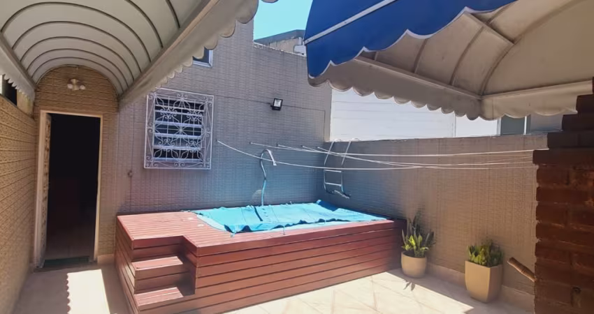 Linda casa tipo duplex na Tijuca