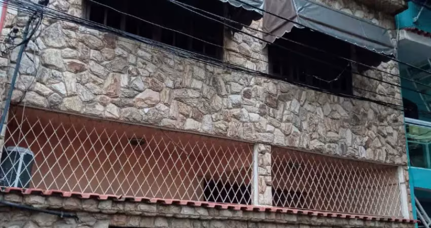 Excelente casa triplex pronta para morar em parque anchieta - rj