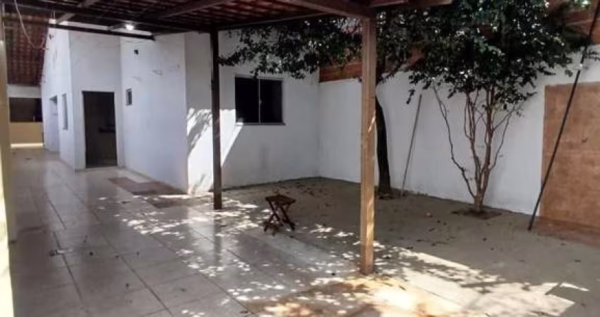Casa Ampla à Venda no setor Monte Azul-2 quartos e 3 banheiros