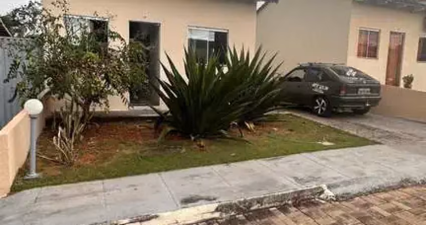 Casa 2 Quartos em Condomínio Fechado no Vale das Brisas