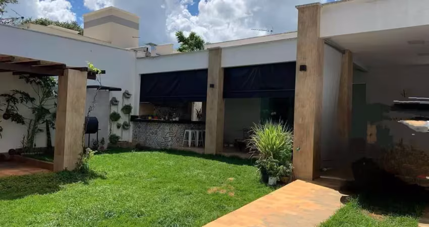 Casa incrível para locação com área gourmet e 2 suítes completas!