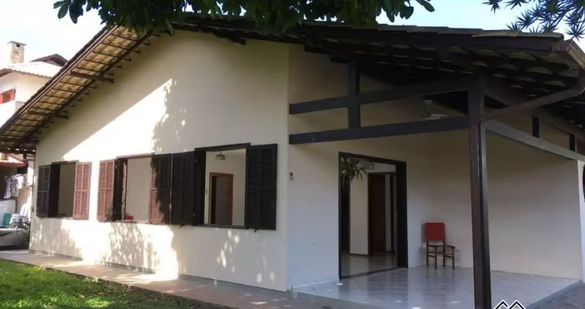 Casa à venda na Rua Itapuã, 149, Parque São Jorge, Florianópolis