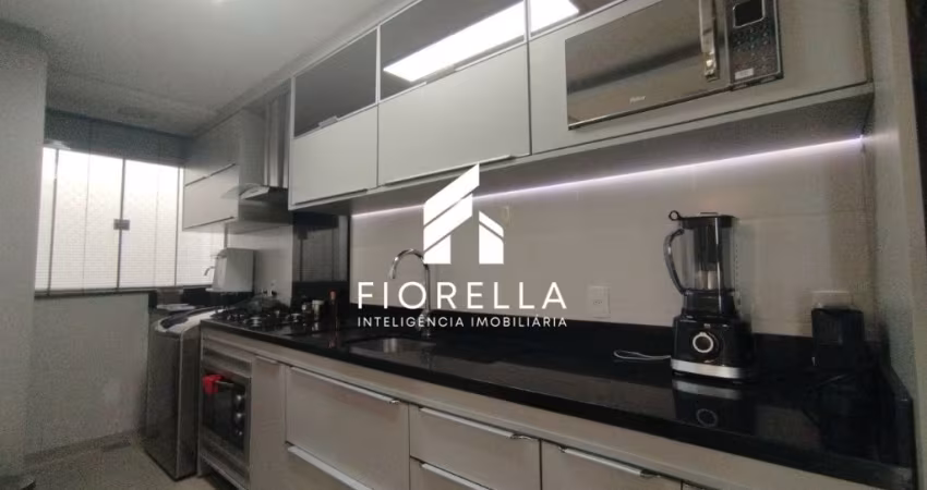 Apartamento com 2 dormitórios no bairro Serraria, em São José/SC