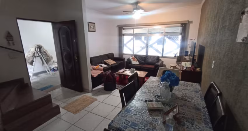 Sobrado com uma casa térrea à venda!