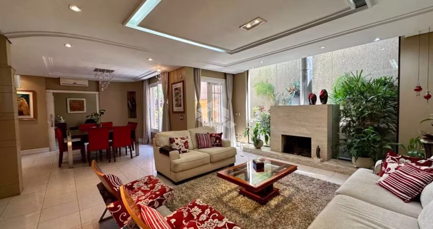 CASA COM 3 DORMITÓRIOS PISCINA E PÁTIO NO JARDIM LINDÓIA