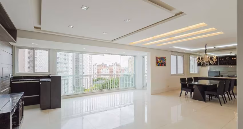 Apartamento com três suítes, de frente pro Pq Germânia