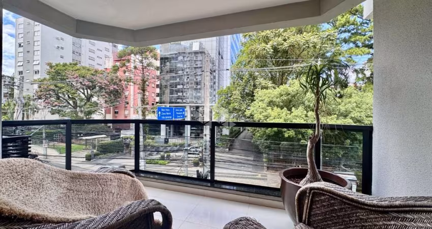 Apartamento com três quartos e duas vagas no Mont Serrat