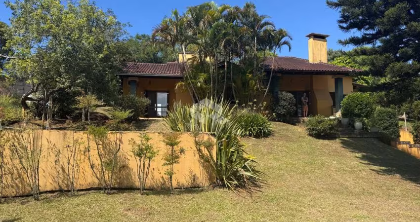 Aconchegante casa térrea em condomínio, em Gravataí