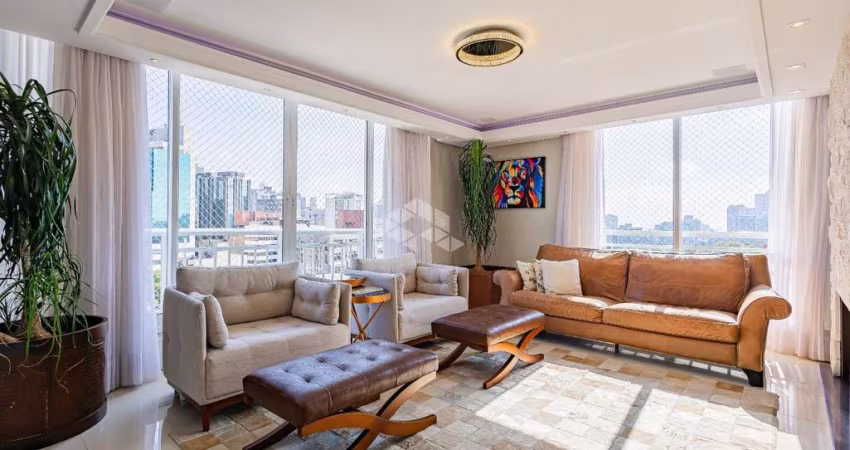 Apartamento impecável, em andar alto, a poucos metros do Parcão