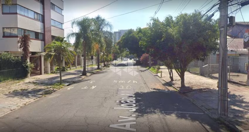 Casa 03 quartos com 01 suíte, 02 banheiros e 04 vagas no Bairro São Sebastião