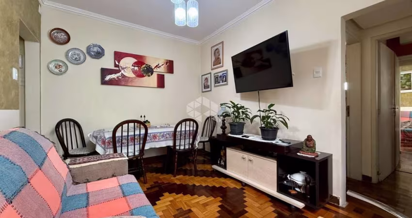 Apartamento térreo com pátio, 3 dormitórios no bairro São João em Porto Alegre-RS!