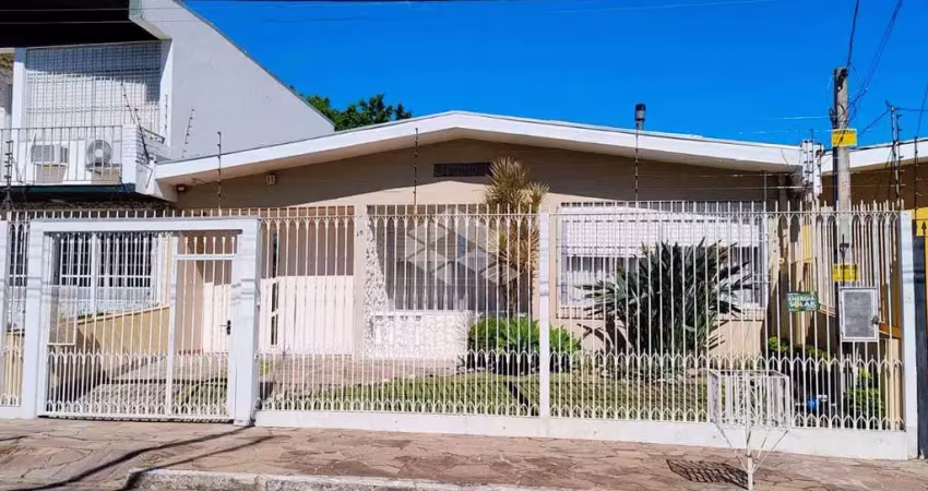 Casa com 3 quartos sendo uma suíte, cozinha, churrasqueira, placa solar. otima posição solar