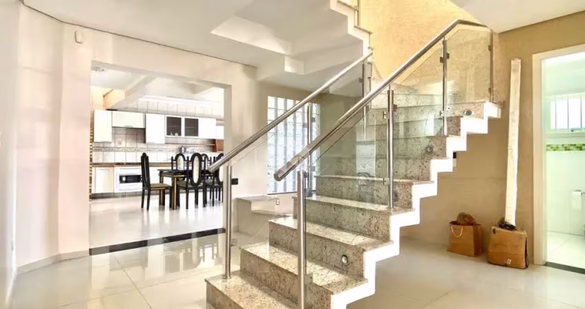 Casa sobrado com 4 quartos, 1 suíte master, 3 vagas no sarandi, pertinho da casso centerlar