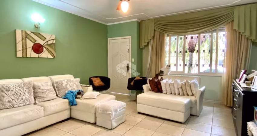 CASA TÉRREA  3 QUARTOS GARAGEM  CHURRASQUEIRA 220M2 ÁREA  BAIRRO SARANDI