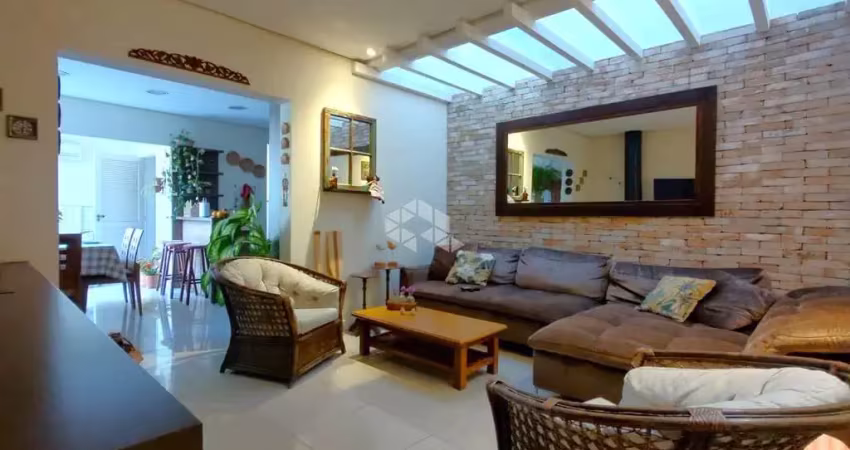 CASA TÉRREA COM 4 DORMITÓRIOS MAIS APARTAMENTO NOS FUNDOS